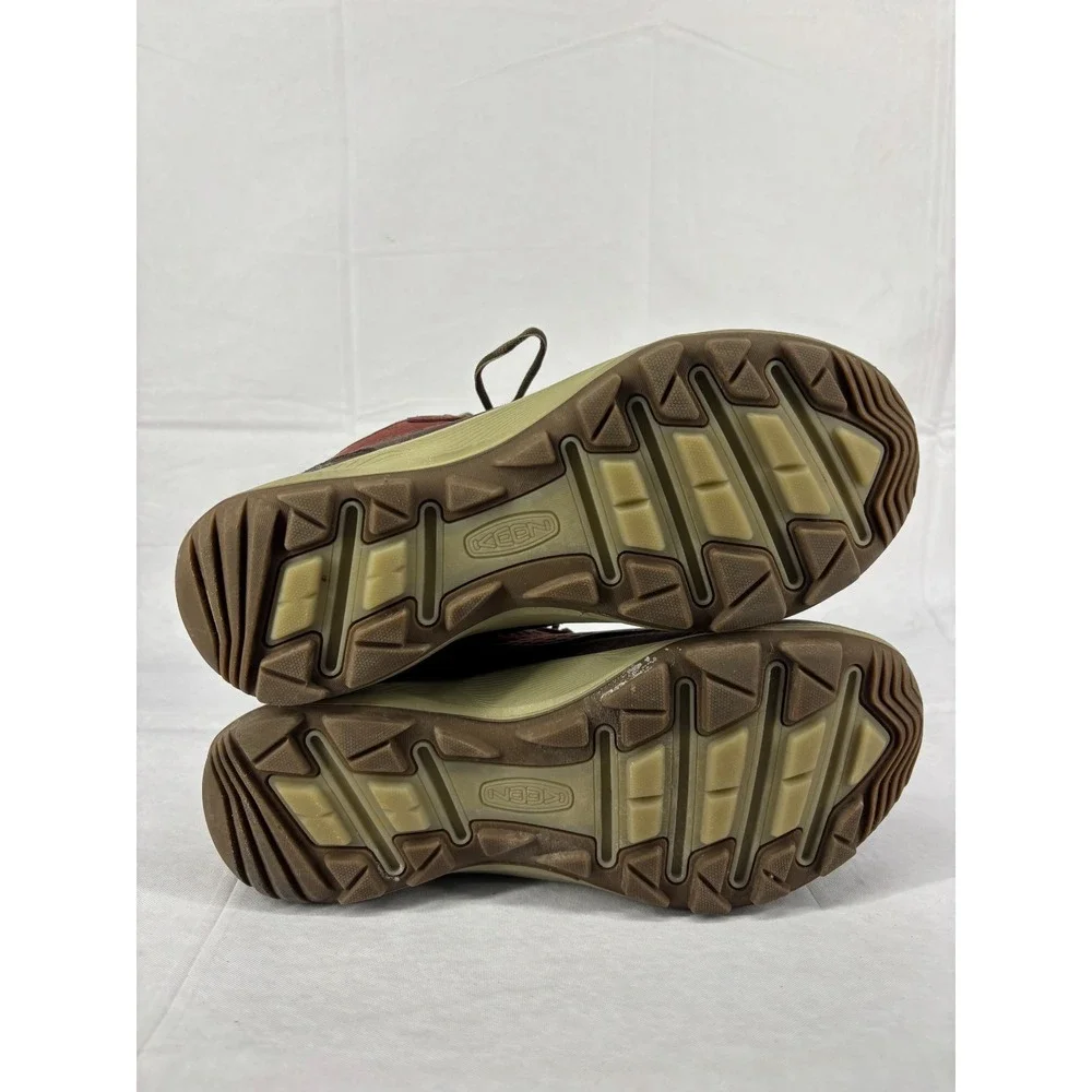 Keen women explorer